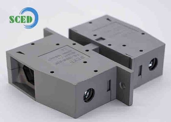 ประเภทการเชื่อมต่อแบบกรงหนีบ เทอร์มินัลบล็อกแบบทะลุแผง 600V คลาสการติดไฟ V-0 สำหรับความต้องการ